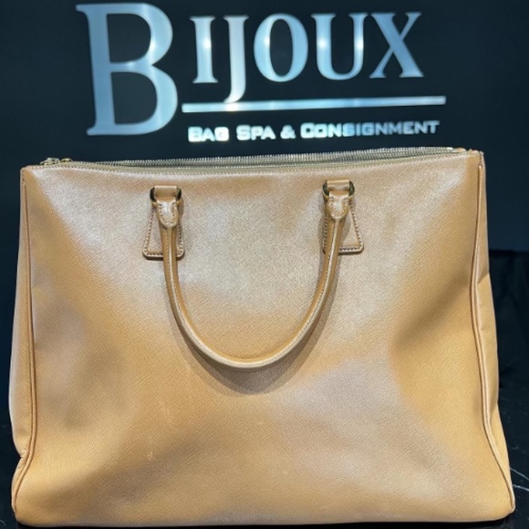 Prada Saffiano Large Tote - Picture 4 of 10